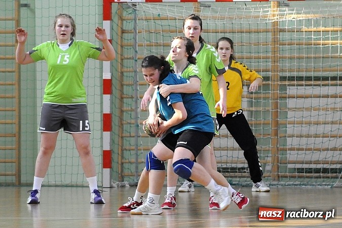 Zdjęcie w galerii na portalu naszraciborz.pl: Piłkarki ręczne z Żywca najlepsze wiadomości z regionu