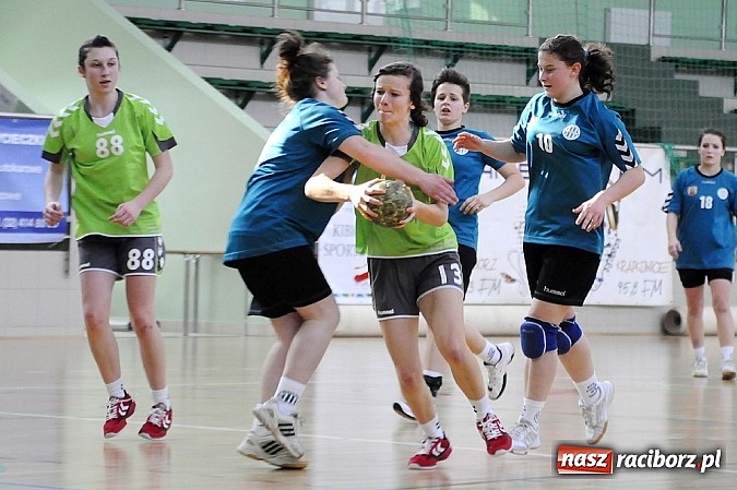 Zdjęcie w galerii na portalu naszraciborz.pl: Piłkarki ręczne z Żywca najlepsze wiadomości z regionu