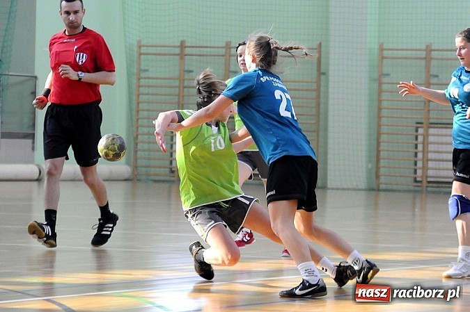 Zdjęcie w galerii na portalu naszraciborz.pl: Piłkarki ręczne z Żywca najlepsze wiadomości z regionu