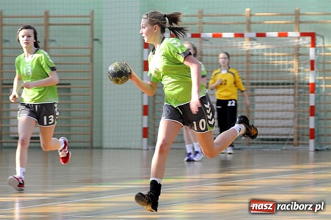 Zdjęcie w galerii na portalu naszraciborz.pl: Piłkarki ręczne z Żywca najlepsze wiadomości z regionu