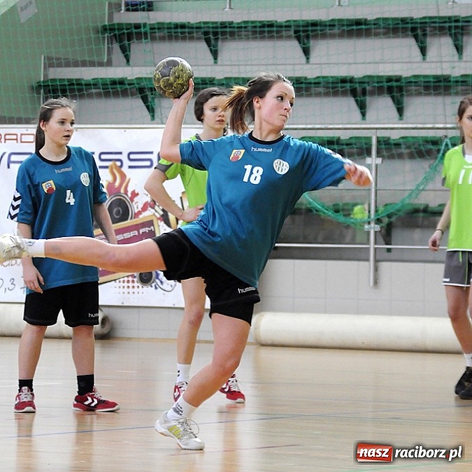 Zdjęcie w galerii na portalu naszraciborz.pl: Piłkarki ręczne z Żywca najlepsze wiadomości z regionu