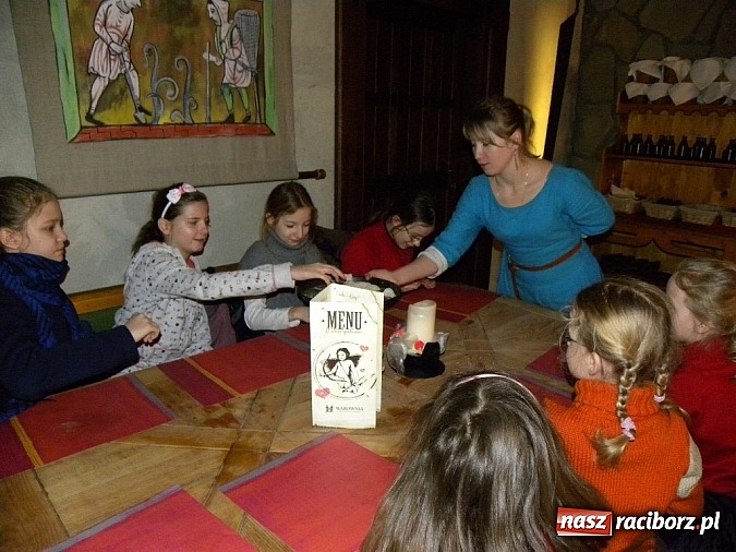 Zdjęcie w galerii na portalu naszraciborz.pl: Biblioteczna podróż w średniowiecze wiadomości z regionu