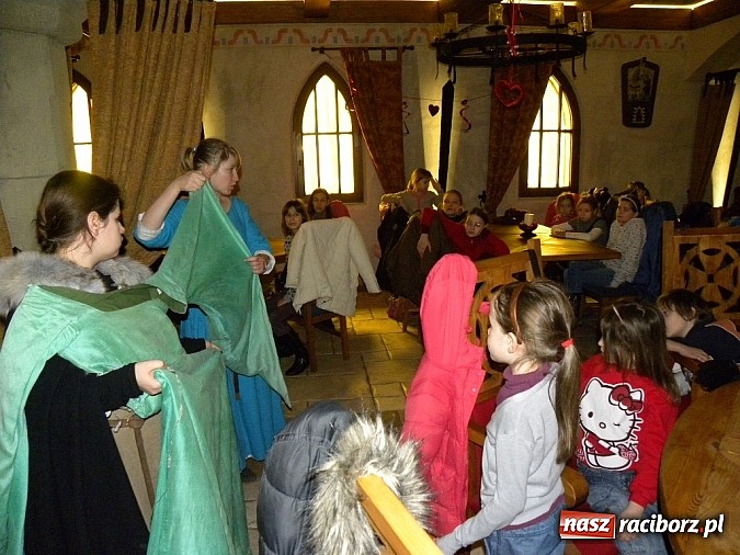 Zdjęcie w galerii na portalu naszraciborz.pl: Biblioteczna podróż w średniowiecze wiadomości z regionu