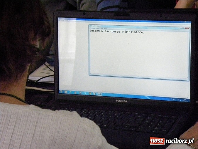 Zdjęcie w galerii na portalu naszraciborz.pl: Internet bez granic - szkolenie w książnicy wiadomości z regionu