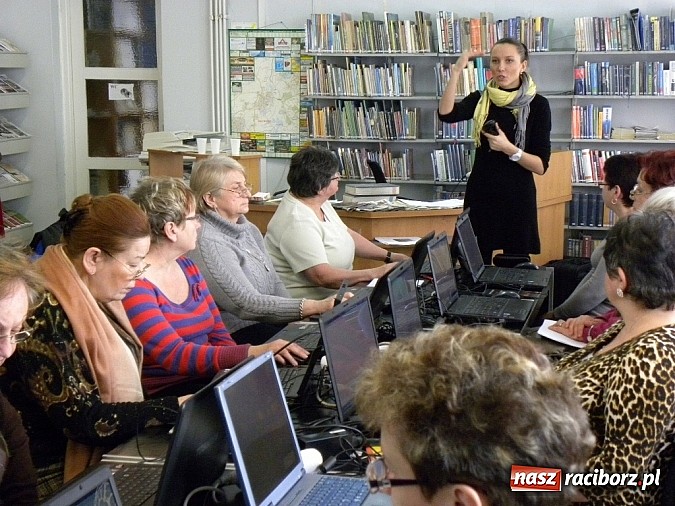 Zdjęcie w galerii na portalu naszraciborz.pl: Internet bez granic - szkolenie w książnicy wiadomości z regionu