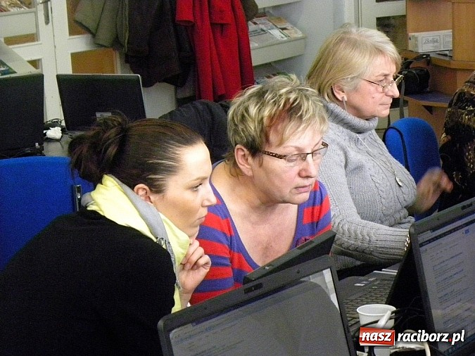 Zdjęcie w galerii na portalu naszraciborz.pl: Internet bez granic - szkolenie w książnicy wiadomości z regionu