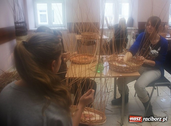 Zdjęcie w galerii na portalu naszraciborz.pl: Decoupage i wiklina - warsztaty w Raciborskim Centrum Kultury wiadomości z regionu