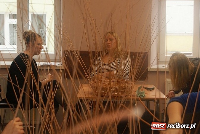 Zdjęcie w galerii na portalu naszraciborz.pl: Decoupage i wiklina - warsztaty w Raciborskim Centrum Kultury wiadomości z regionu