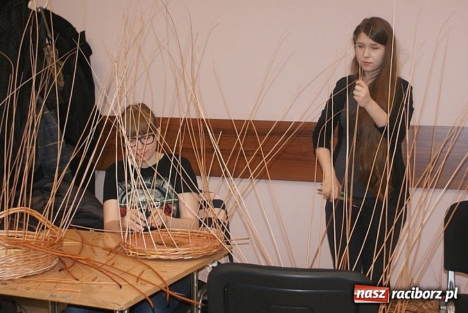 Zdjęcie w galerii na portalu naszraciborz.pl: Decoupage i wiklina - warsztaty w Raciborskim Centrum Kultury wiadomości z regionu