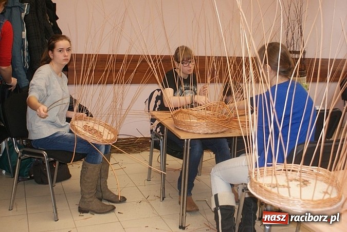 Zdjęcie w galerii na portalu naszraciborz.pl: Decoupage i wiklina - warsztaty w Raciborskim Centrum Kultury wiadomości z regionu