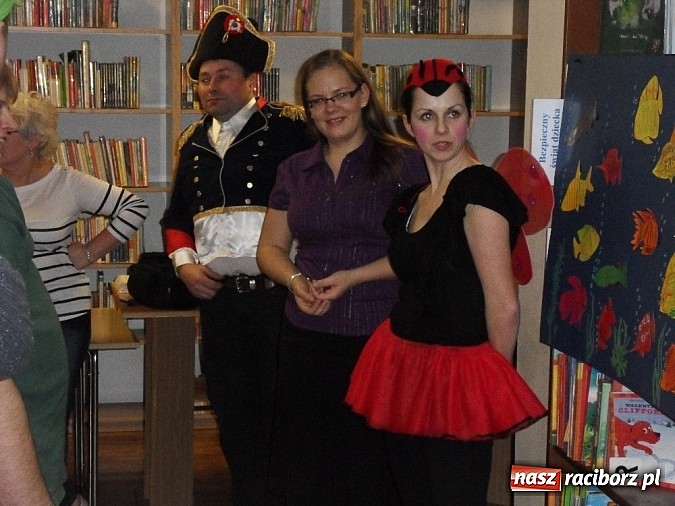 Zdjęcie w galerii na portalu naszraciborz.pl: W Markowicach nocka dla rodziców z książką wiadomości z regionu