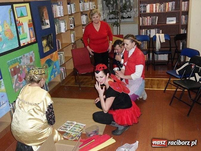 Zdjęcie w galerii na portalu naszraciborz.pl: W Markowicach nocka dla rodziców z książką wiadomości z regionu