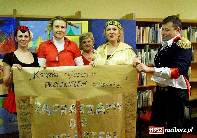 Zdjęcie w galerii na portalu naszraciborz.pl: W Markowicach nocka dla rodziców z książką wiadomości z regionu