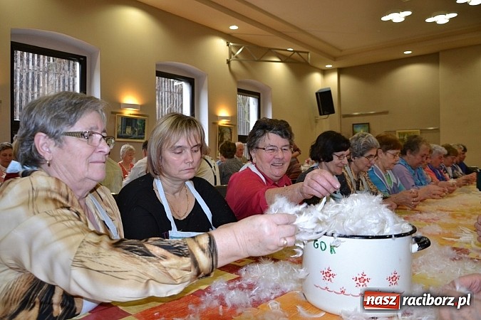 Zdjęcie w galerii na portalu naszraciborz.pl: Co tam, sąsiadko, we wsi słychać wiadomości z regionu