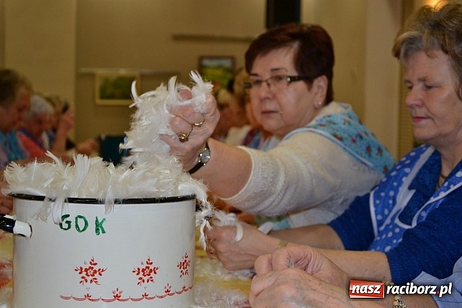 Zdjęcie w galerii na portalu naszraciborz.pl: Co tam, sąsiadko, we wsi słychać wiadomości z regionu