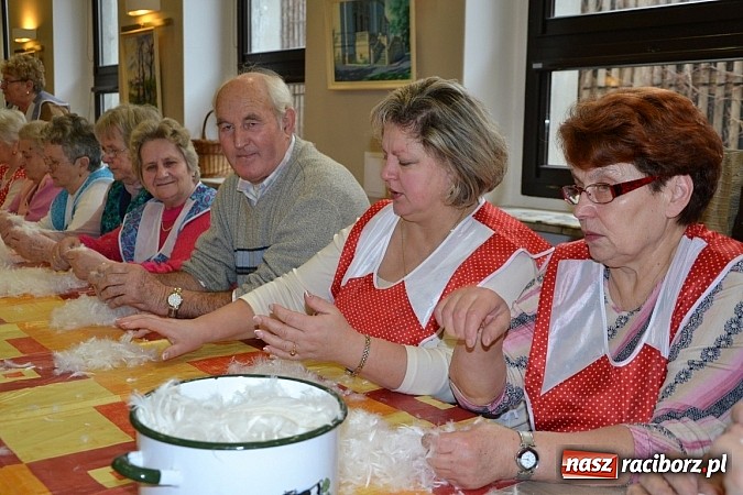Zdjęcie w galerii na portalu naszraciborz.pl: Co tam, sąsiadko, we wsi słychać wiadomości z regionu
