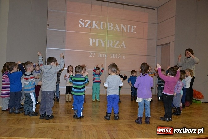 Zdjęcie w galerii na portalu naszraciborz.pl: Co tam, sąsiadko, we wsi słychać wiadomości z regionu