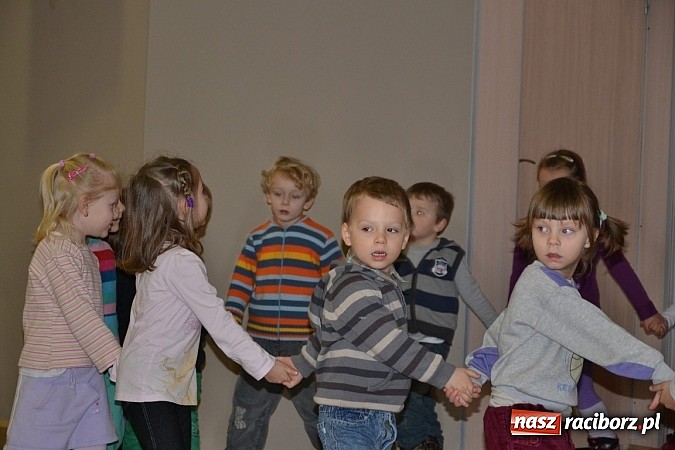 Zdjęcie w galerii na portalu naszraciborz.pl: Co tam, sąsiadko, we wsi słychać wiadomości z regionu