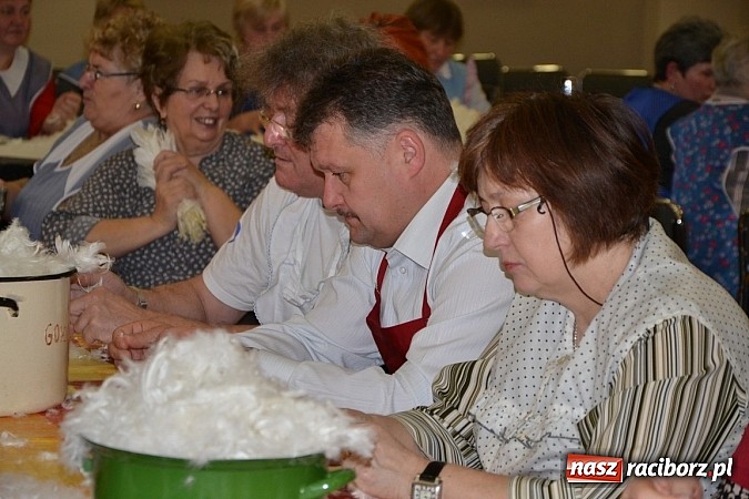 Zdjęcie w galerii na portalu naszraciborz.pl: Co tam, sąsiadko, we wsi słychać wiadomości z regionu