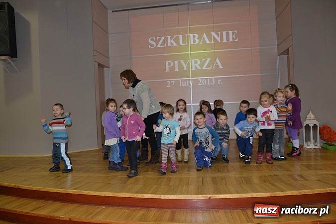 Zdjęcie w galerii na portalu naszraciborz.pl: Co tam, sąsiadko, we wsi słychać wiadomości z regionu