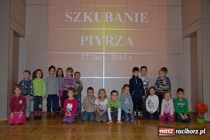 Zdjęcie w galerii na portalu naszraciborz.pl: Co tam, sąsiadko, we wsi słychać wiadomości z regionu