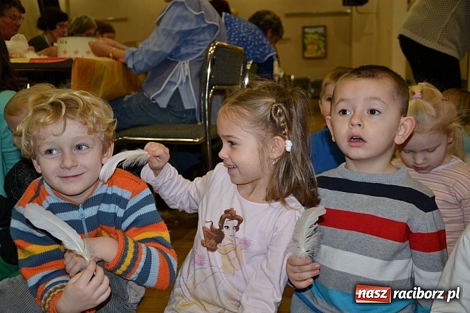 Zdjęcie w galerii na portalu naszraciborz.pl: Co tam, sąsiadko, we wsi słychać wiadomości z regionu