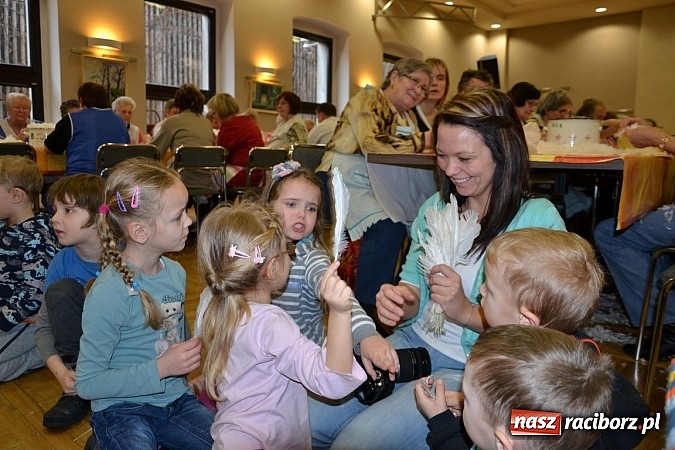 Zdjęcie w galerii na portalu naszraciborz.pl: Co tam, sąsiadko, we wsi słychać wiadomości z regionu
