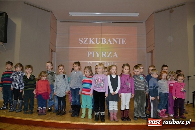 Zdjęcie w galerii na portalu naszraciborz.pl: Co tam, sąsiadko, we wsi słychać wiadomości z regionu