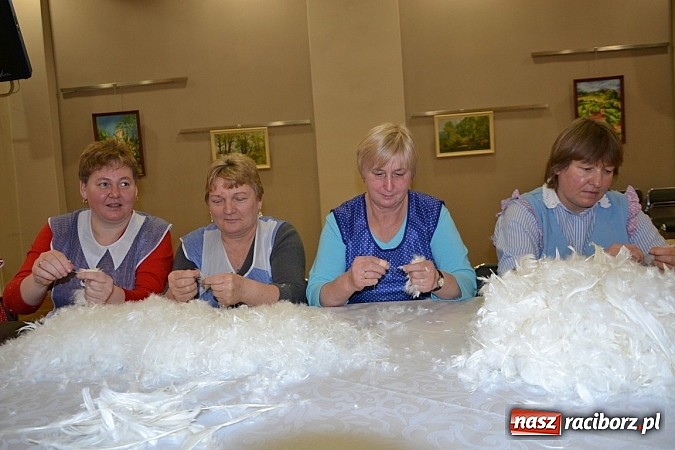 Zdjęcie w galerii na portalu naszraciborz.pl: Co tam, sąsiadko, we wsi słychać wiadomości z regionu