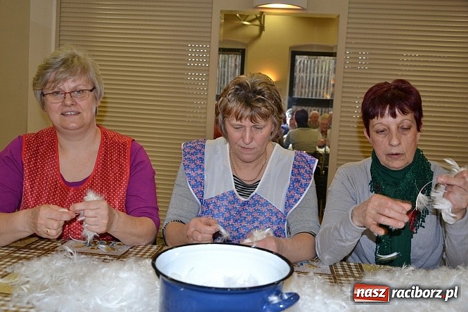 Zdjęcie w galerii na portalu naszraciborz.pl: Co tam, sąsiadko, we wsi słychać wiadomości z regionu