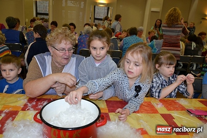 Zdjęcie w galerii na portalu naszraciborz.pl: Co tam, sąsiadko, we wsi słychać wiadomości z regionu