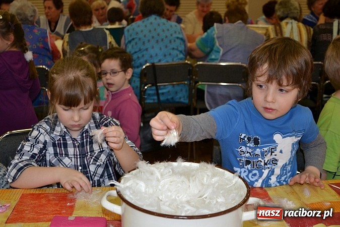 Zdjęcie w galerii na portalu naszraciborz.pl: Co tam, sąsiadko, we wsi słychać wiadomości z regionu