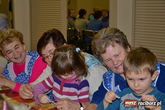 Zdjęcie w galerii na portalu naszraciborz.pl: Co tam, sąsiadko, we wsi słychać wiadomości z regionu
