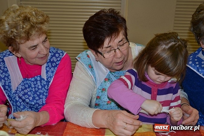 Zdjęcie w galerii na portalu naszraciborz.pl: Co tam, sąsiadko, we wsi słychać wiadomości z regionu