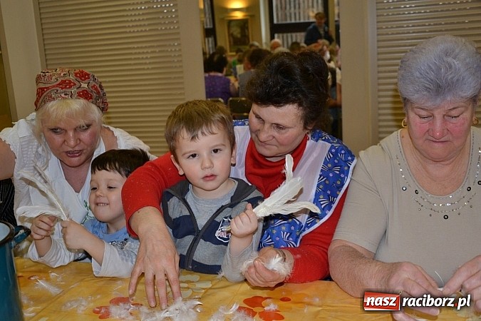 Zdjęcie w galerii na portalu naszraciborz.pl: Co tam, sąsiadko, we wsi słychać wiadomości z regionu