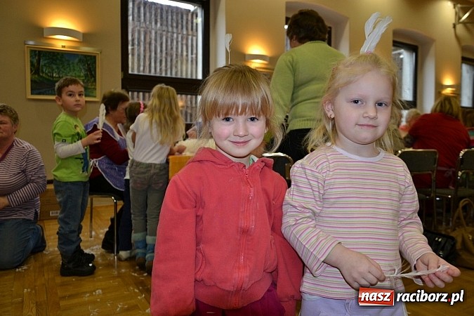 Zdjęcie w galerii na portalu naszraciborz.pl: Co tam, sąsiadko, we wsi słychać wiadomości z regionu