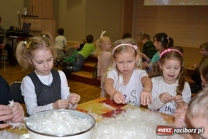 Zdjęcie w galerii na portalu naszraciborz.pl: Co tam, sąsiadko, we wsi słychać wiadomości z regionu