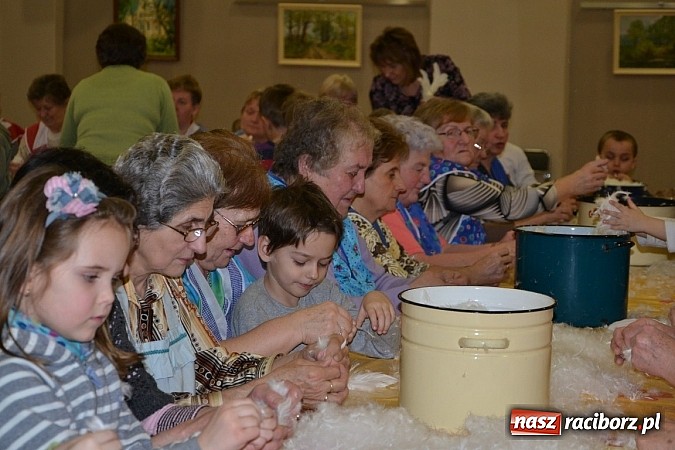 Zdjęcie w galerii na portalu naszraciborz.pl: Co tam, sąsiadko, we wsi słychać wiadomości z regionu