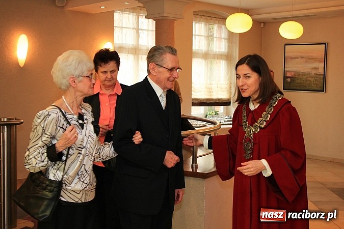 Zdjęcie w galerii na portalu naszraciborz.pl: 50 lat razem. Osiem par świętowało w USC wiadomości z regionu