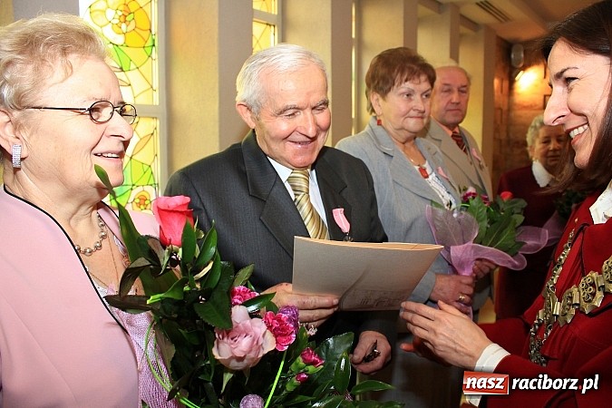 Zdjęcie w galerii na portalu naszraciborz.pl: 50 lat razem. Osiem par świętowało w USC wiadomości z regionu