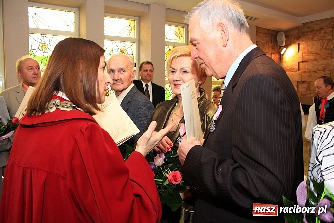 Zdjęcie w galerii na portalu naszraciborz.pl: 50 lat razem. Osiem par świętowało w USC wiadomości z regionu