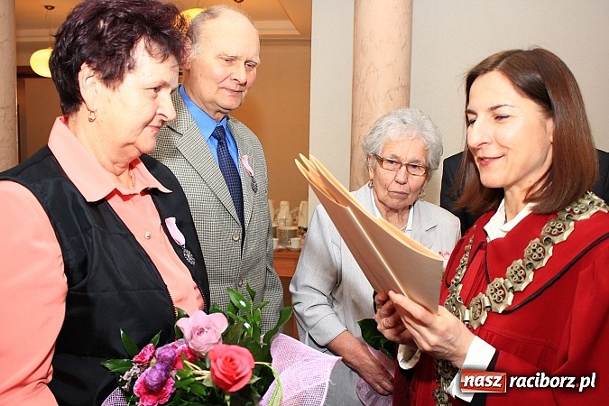 Zdjęcie w galerii na portalu naszraciborz.pl: 50 lat razem. Osiem par świętowało w USC wiadomości z regionu