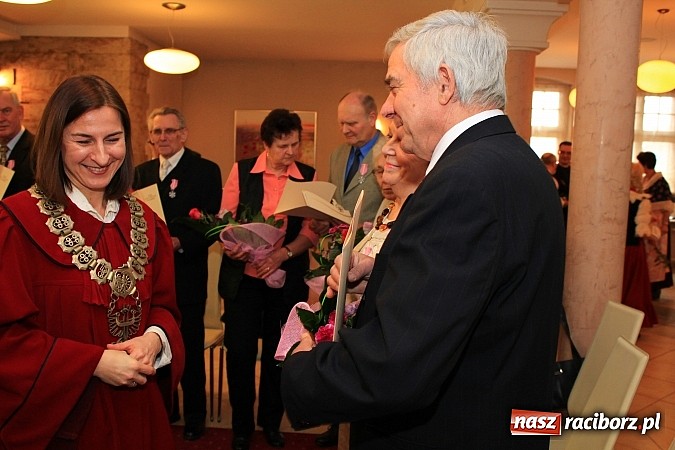 Zdjęcie w galerii na portalu naszraciborz.pl: 50 lat razem. Osiem par świętowało w USC wiadomości z regionu