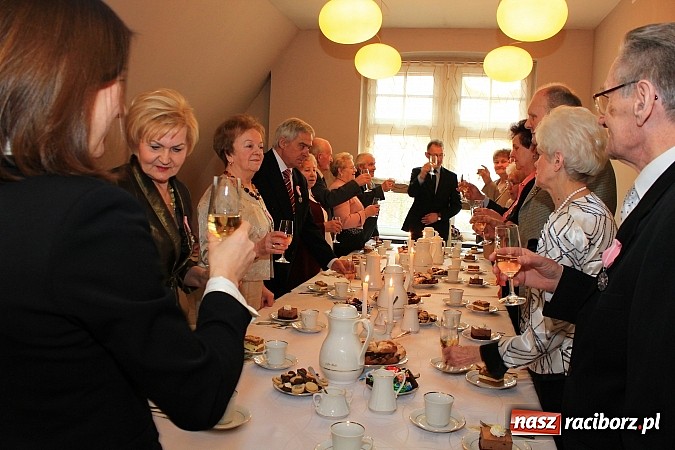 Zdjęcie w galerii na portalu naszraciborz.pl: 50 lat razem. Osiem par świętowało w USC wiadomości z regionu