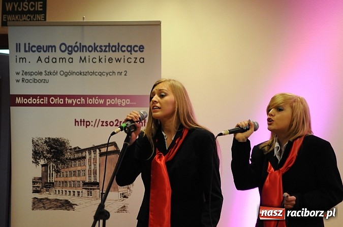 Zdjęcie w galerii na portalu naszraciborz.pl: Hiszpańskie rytmy na Zamku Piastowskim z Anią Wyszkoni w jury wiadomości z regionu