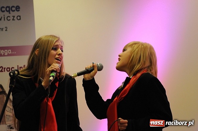 Zdjęcie w galerii na portalu naszraciborz.pl: Hiszpańskie rytmy na Zamku Piastowskim z Anią Wyszkoni w jury wiadomości z regionu