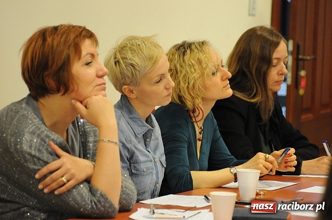 Zdjęcie w galerii na portalu naszraciborz.pl: Hiszpańskie rytmy na Zamku Piastowskim z Anią Wyszkoni w jury wiadomości z regionu