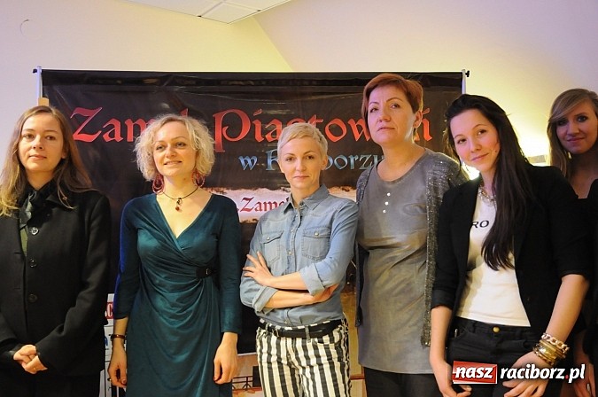 Zdjęcie w galerii na portalu naszraciborz.pl: Hiszpańskie rytmy na Zamku Piastowskim z Anią Wyszkoni w jury wiadomości z regionu