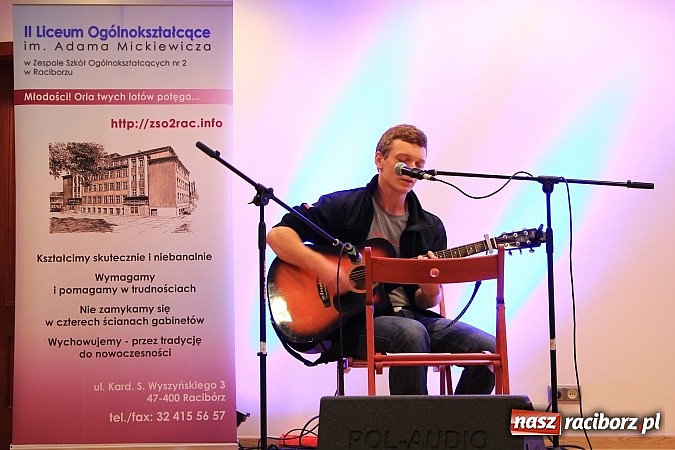 Zdjęcie w galerii na portalu naszraciborz.pl: Hiszpańskie rytmy na Zamku Piastowskim z Anią Wyszkoni w jury wiadomości z regionu