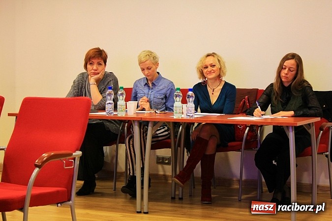 Zdjęcie w galerii na portalu naszraciborz.pl: Hiszpańskie rytmy na Zamku Piastowskim z Anią Wyszkoni w jury wiadomości z regionu